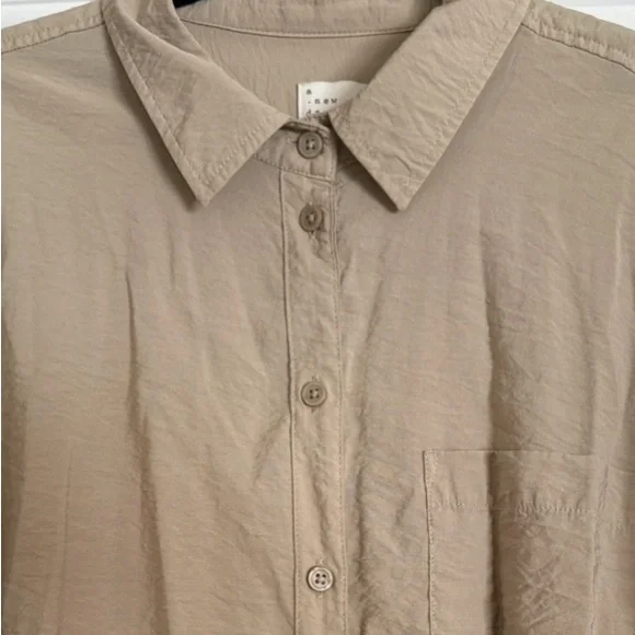 Classic Button Down Satin Finish collared blouse womens size large neutral tan - Picture 4 of 6